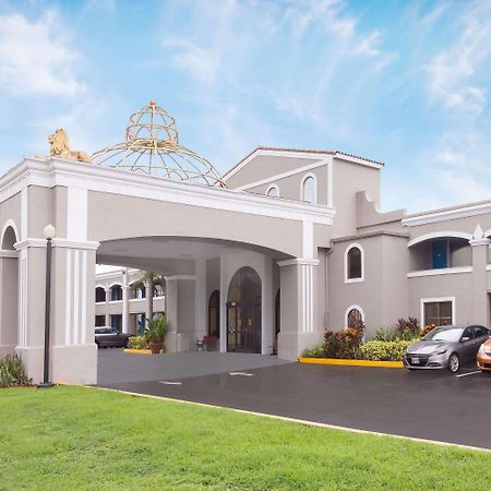 Howard Johnson By Wyndham Orlando-International Drive Экстерьер фото
